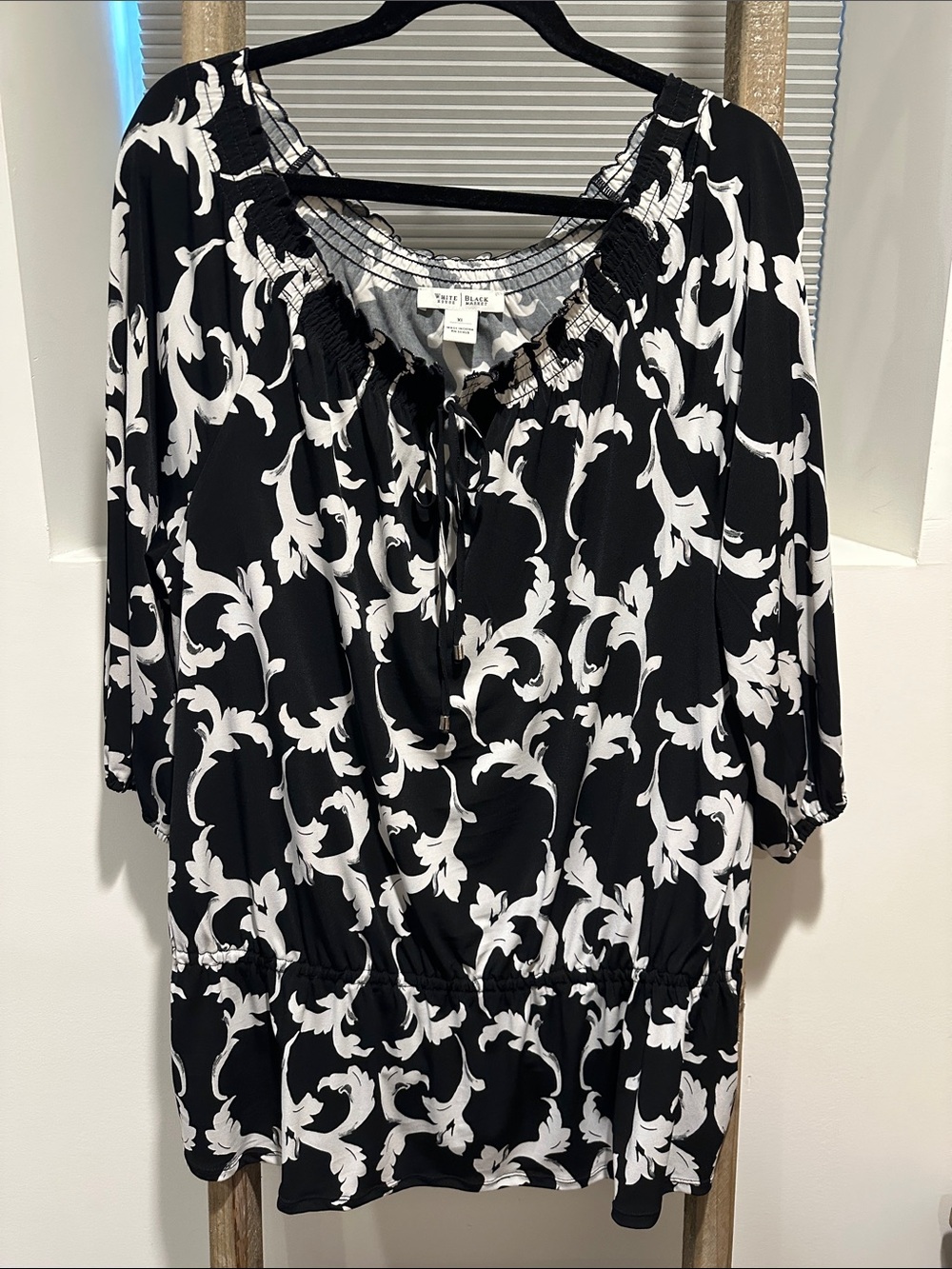 White House Black Market Black & White Printed Peasant Tunic